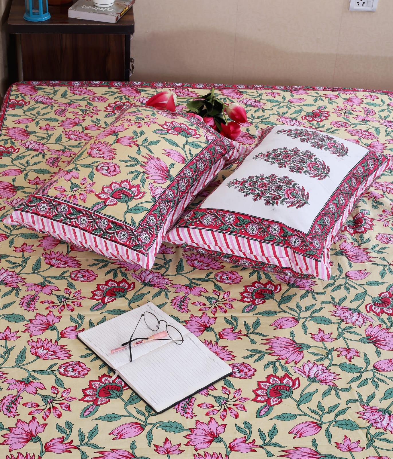 Bedsheets with 2 pillow covers (36)