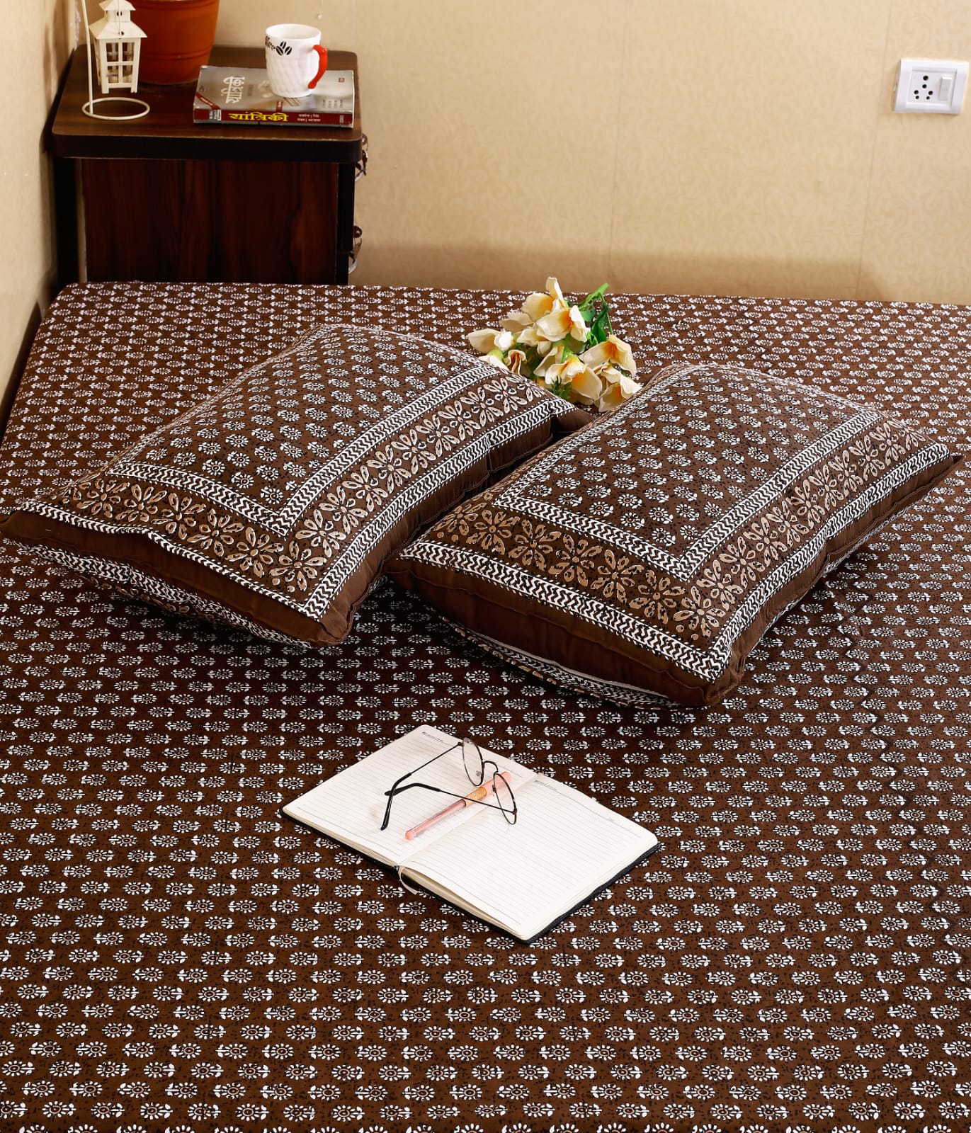 Bedsheets with 2 pillow covers (43)