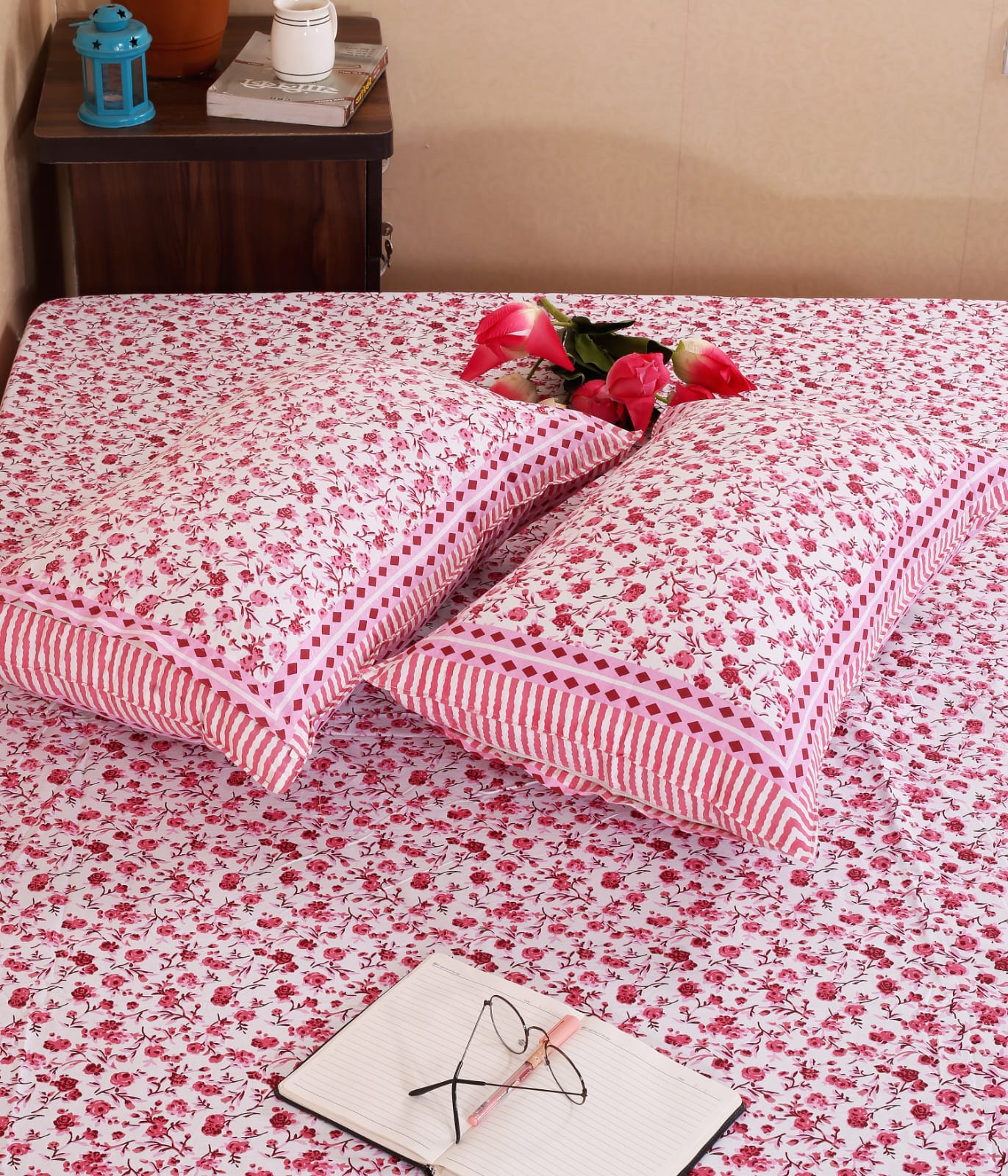 Bedsheets with 2 pillow covers (64)
