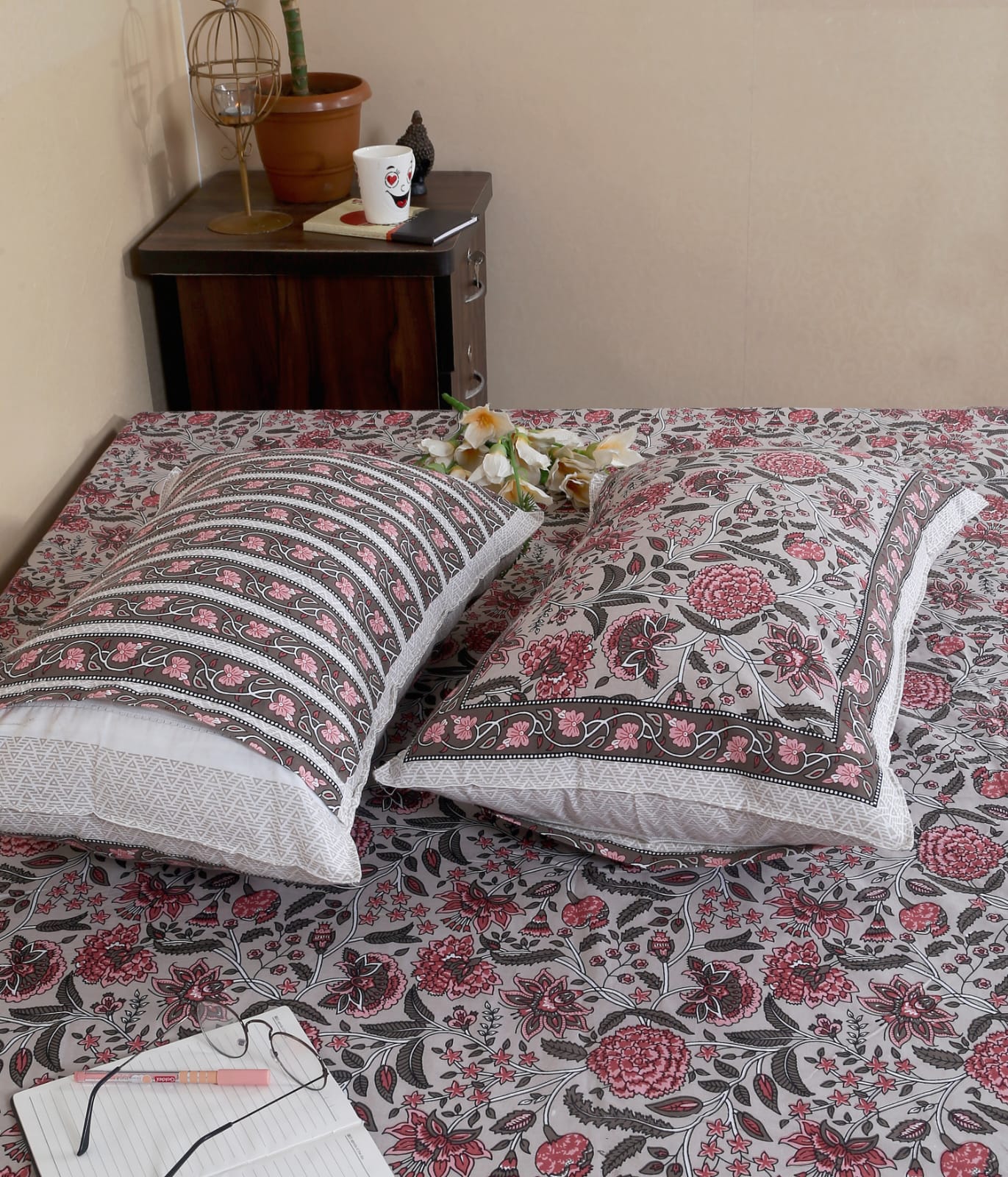 Bedsheets with 2 pillow covers (67)