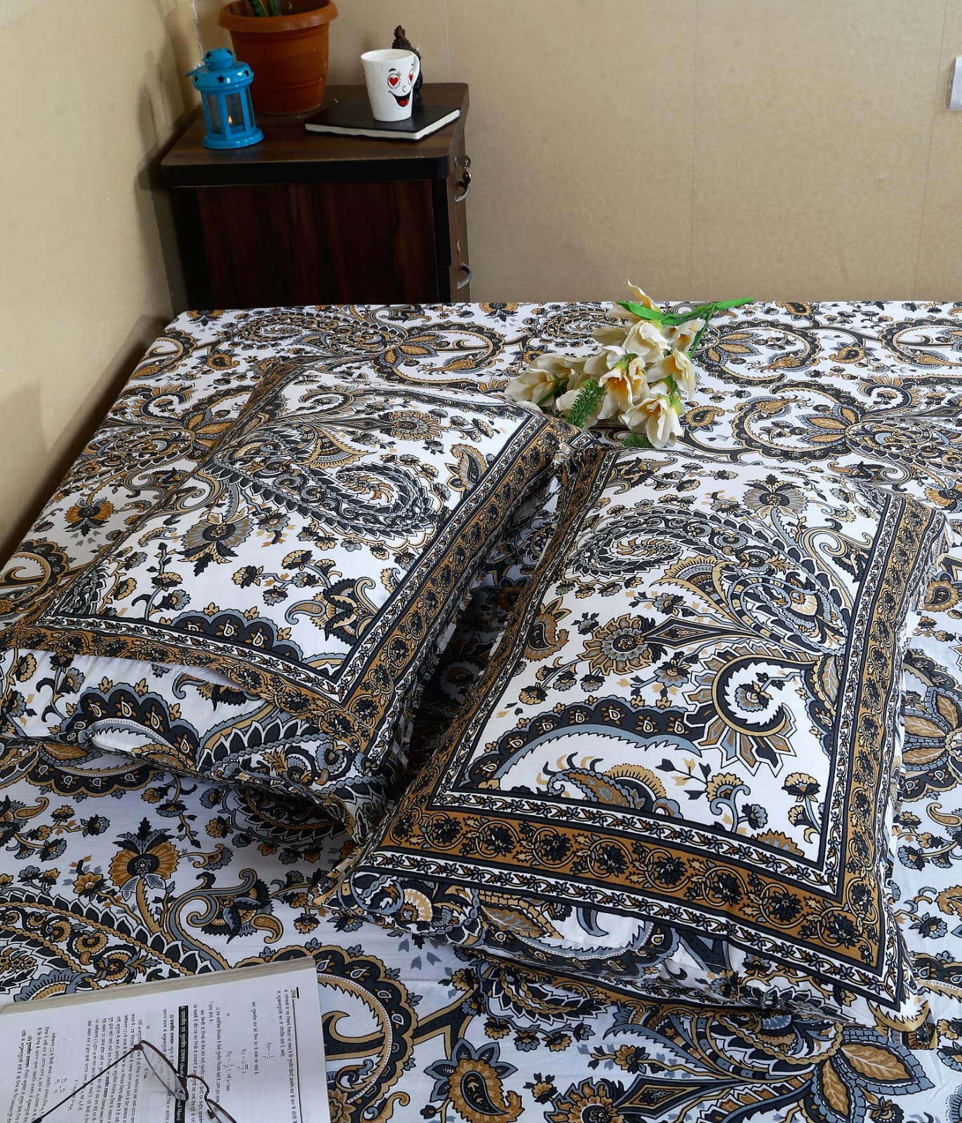 Bedsheets with 2 pillow covers (73)
