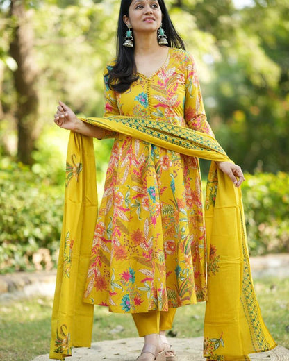 New Anarkali kurta set with new style in saganeri  print