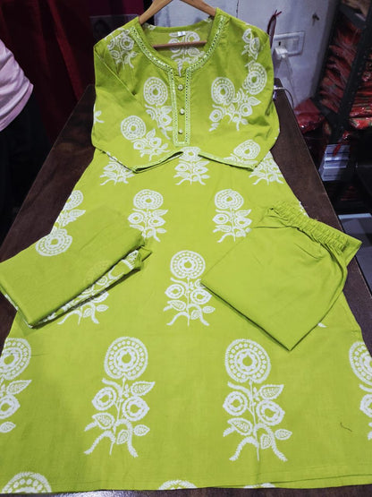 Pure Cotton discharge print kurti with pant and mulmul printed dupatta (30)