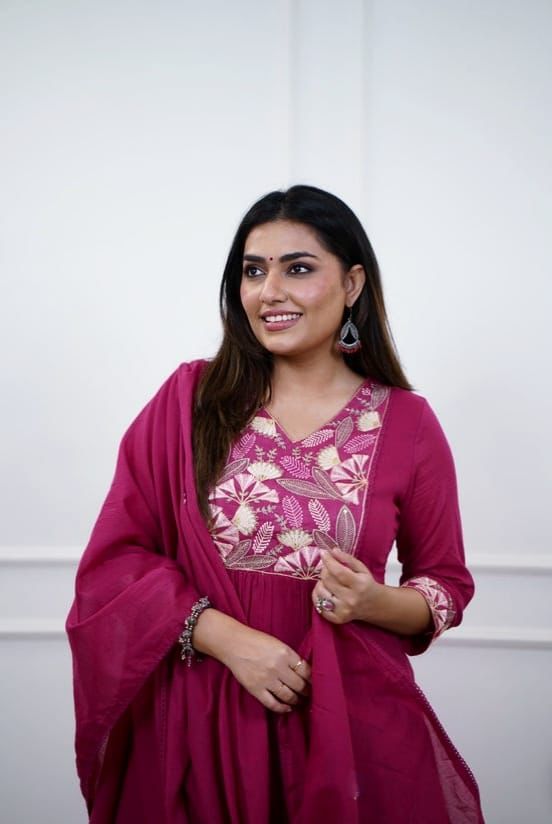 Cotton Embroidered Cut Kurta Set with Malmal Lace Dupatta (40)