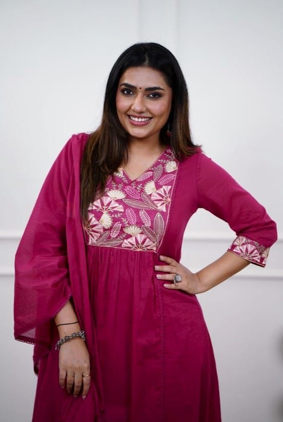 Cotton Embroidered Cut Kurta Set with Malmal Lace Dupatta (40)