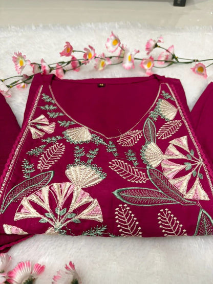 Cotton Embroidered Cut Kurta Set with Malmal Lace Dupatta (40)