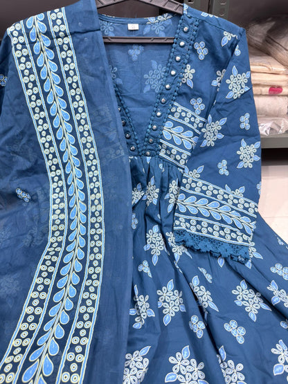 Anarkali kurta set with new style in saganeri  print