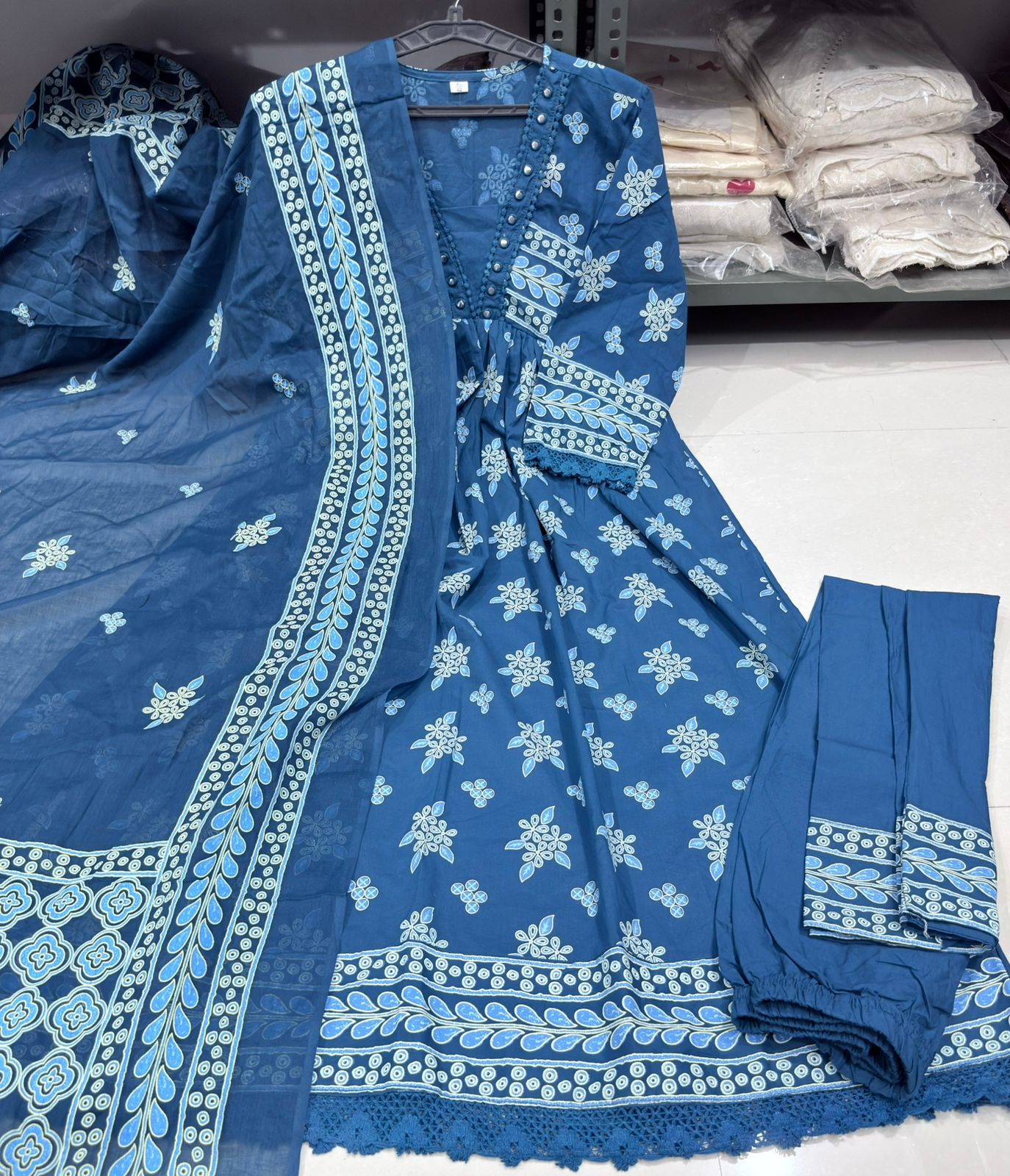 Anarkali kurta set with new style in saganeri  print