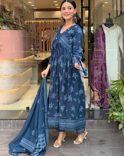 Anarkali kurta set with new style in saganeri  print