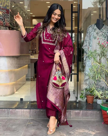 Rayon fabric kurti with pant and latkan Dupatta