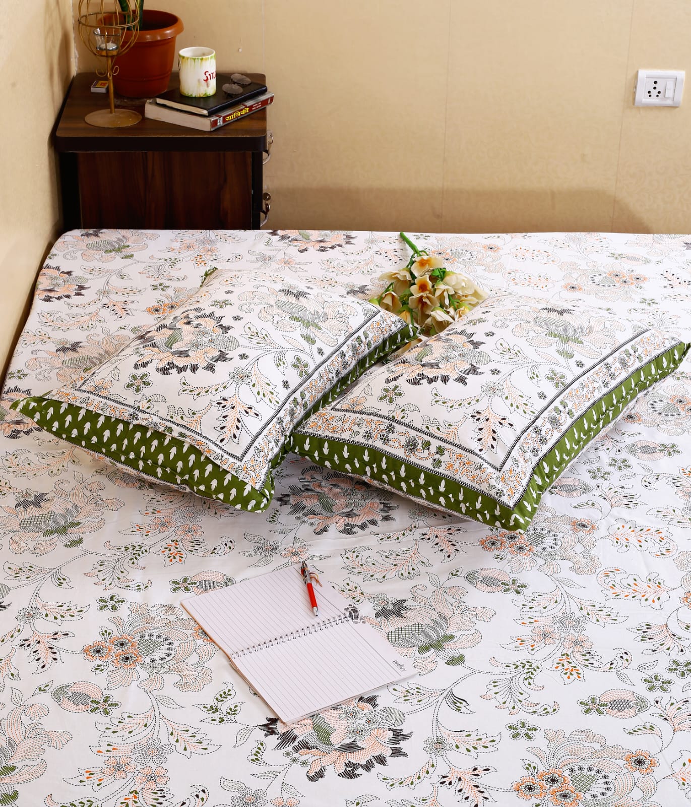 Bedsheets with 2 pillow covers (41)