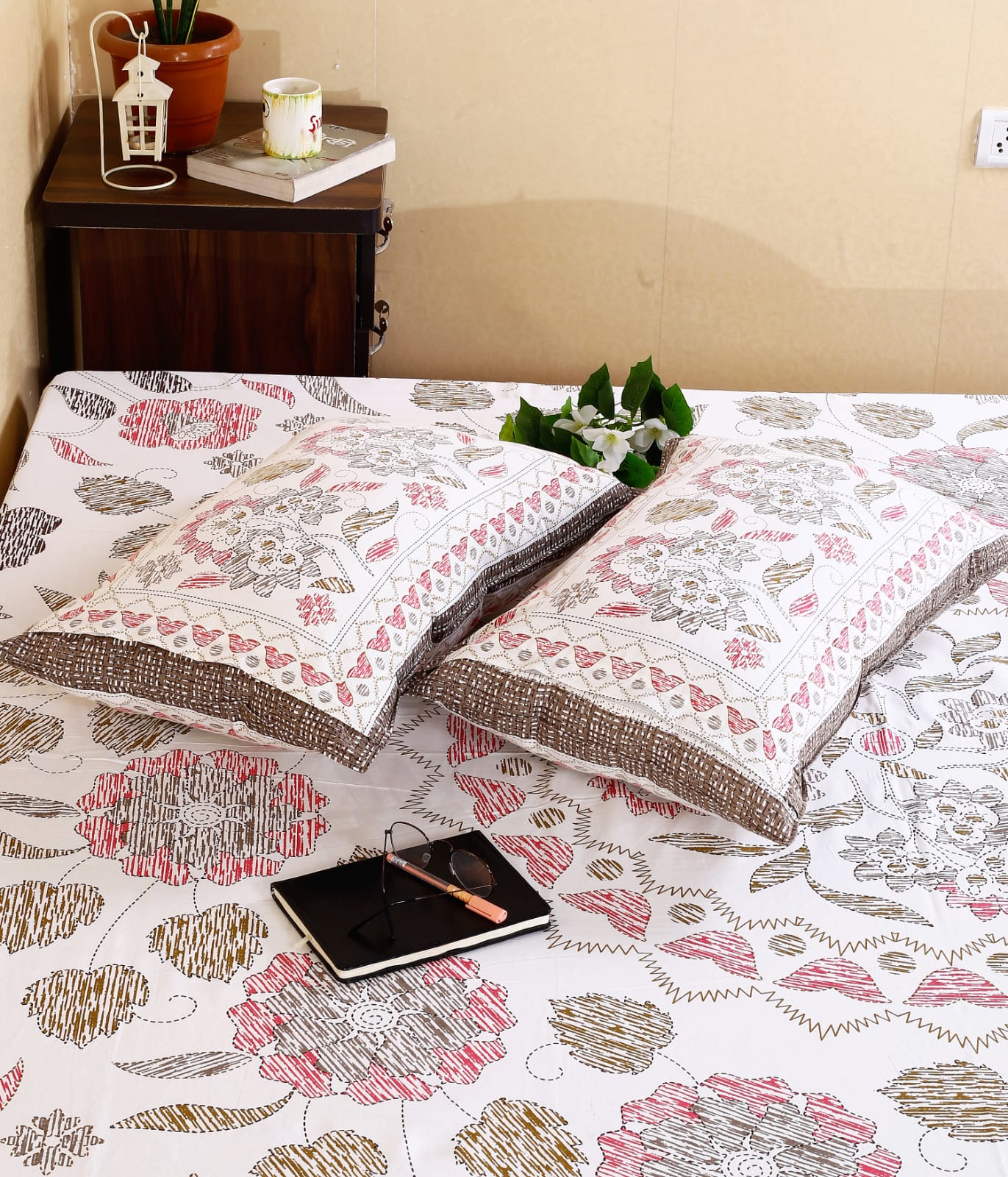 Bedsheets with 2 pillow covers (44)