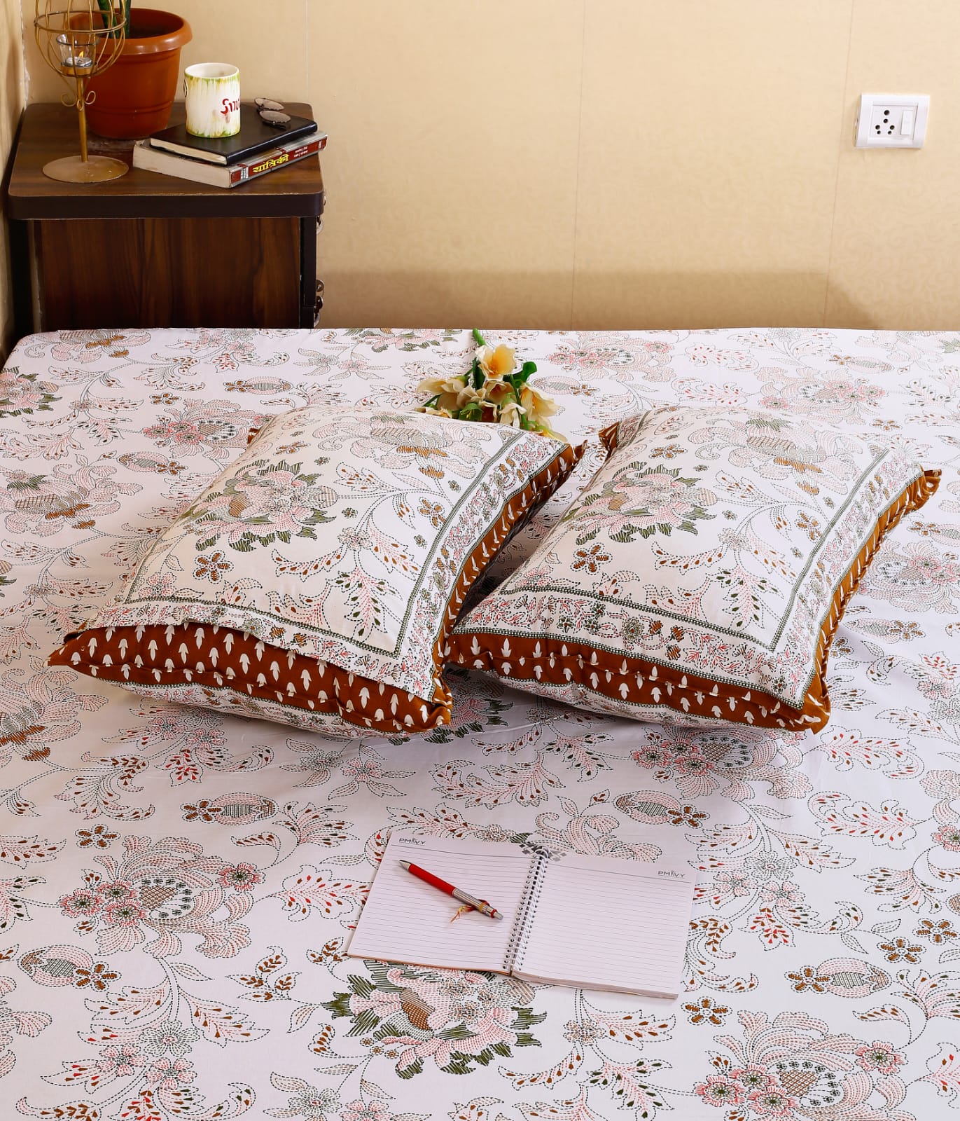 Bedsheets with 2 pillow covers (48)