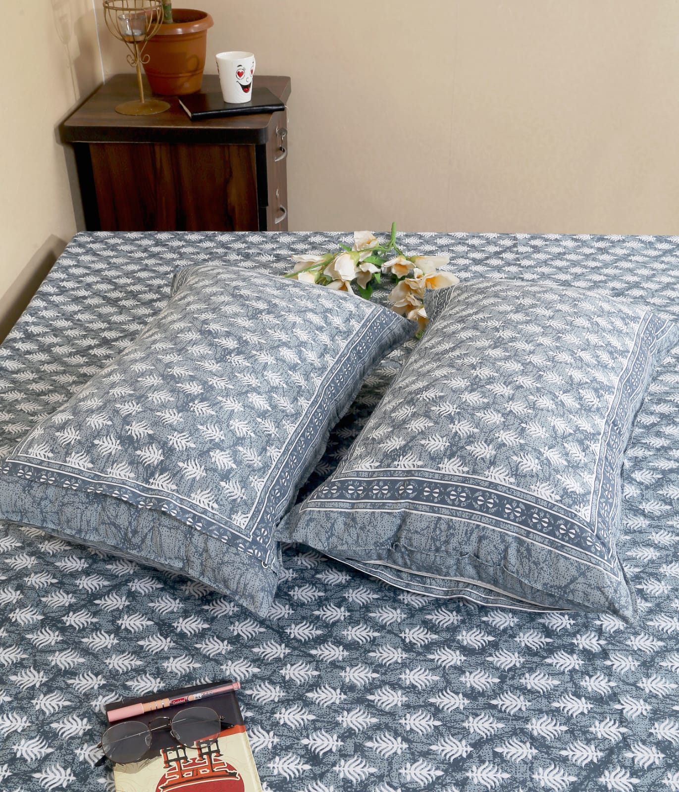 Bedsheets with 2 pillow covers (61)