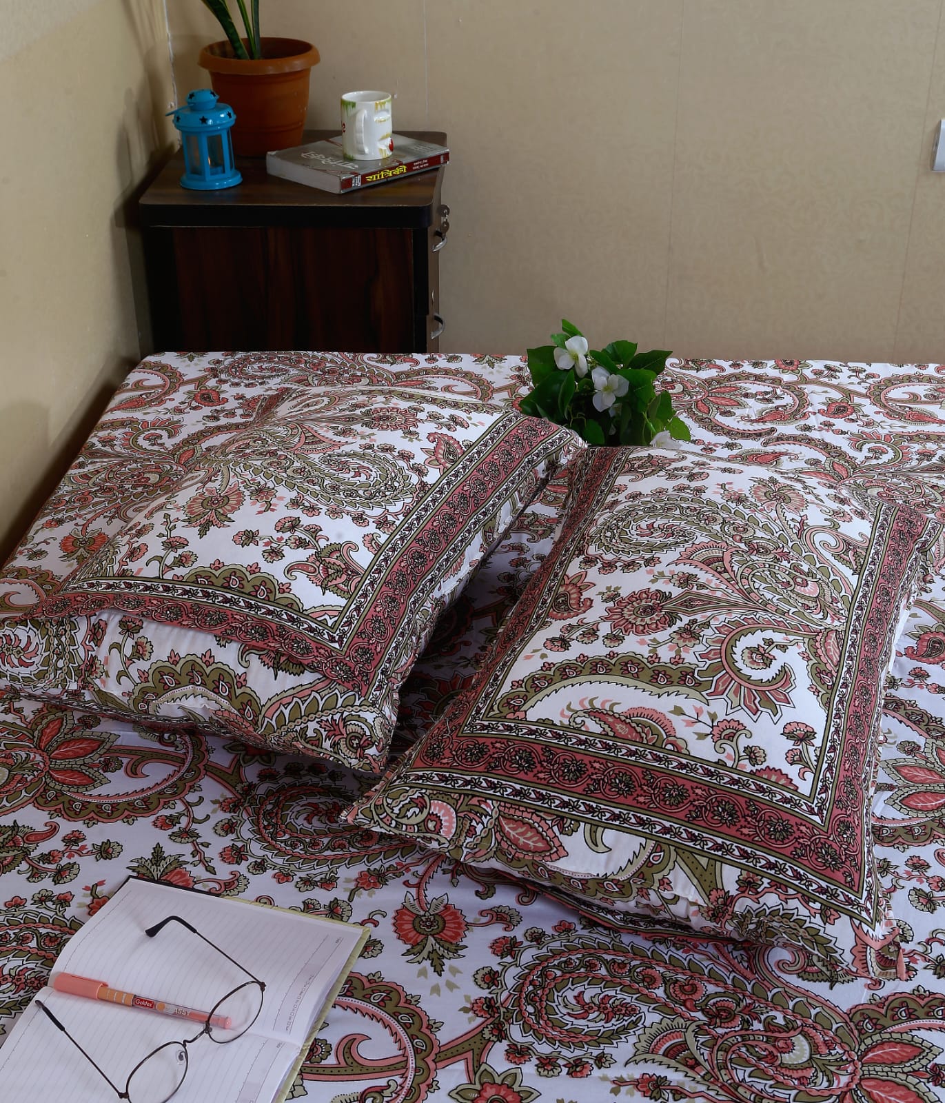 Bedsheets with 2 pillow covers (69)